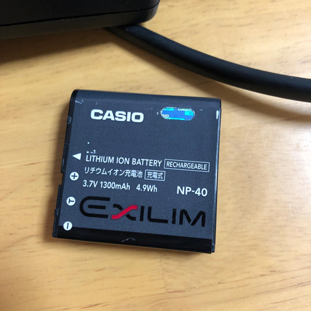 CASIO(カシオ)のデジカメ 充電器  スマホ/家電/カメラのスマートフォン/携帯電話(バッテリー/充電器)の商品写真