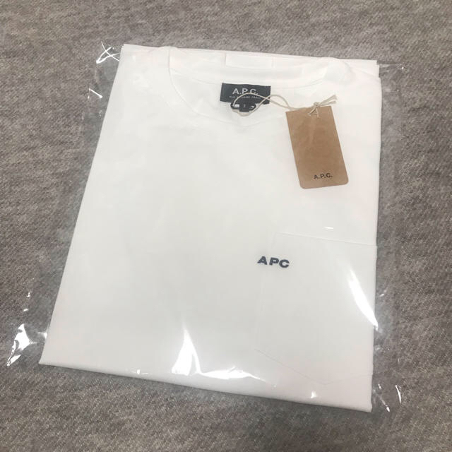 A.P.C(アーペーセー)のapc tシャツ Sサイズ ロゴ刺繍  ポケット付き アーペーセー メンズのトップス(Tシャツ/カットソー(半袖/袖なし))の商品写真