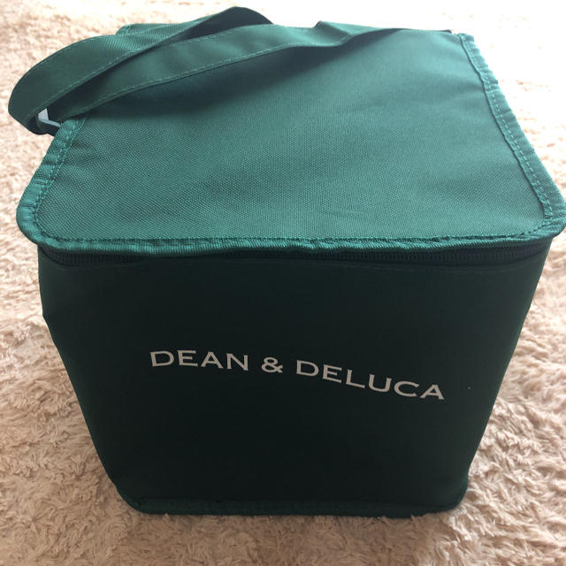 DEAN & DELUCA(ディーンアンドデルーカ)のDEAN &  DELUCA 新品 保冷バック   インテリア/住まい/日用品のキッチン/食器(弁当用品)の商品写真