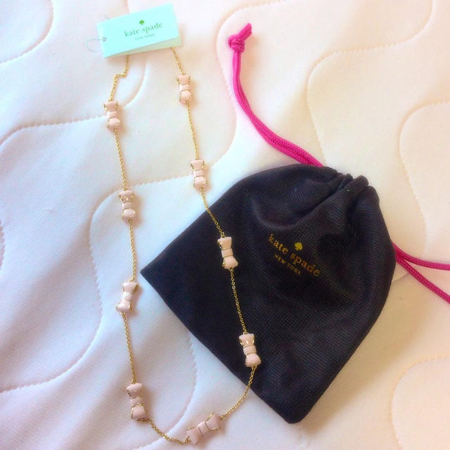 kate spade new york(ケイトスペードニューヨーク)の最終値下げ‼︎新品♡リボンネックレス♡ レディースのアクセサリー(ネックレス)の商品写真