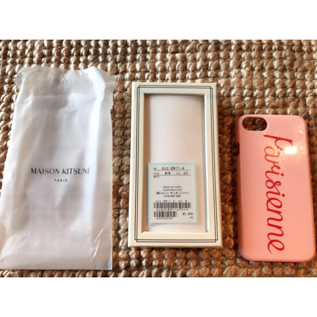 MAISON KITSUNE'(メゾンキツネ)のMAISON KITSUNE iPhoneケース スマホ/家電/カメラのスマホアクセサリー(iPhoneケース)の商品写真