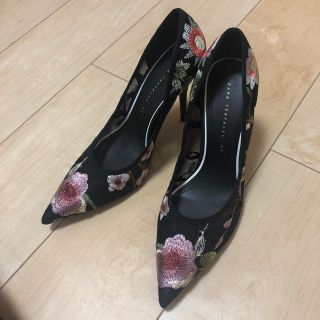 ザラ(ZARA)のザラ☆花柄パンプス☆美品(ハイヒール/パンプス)