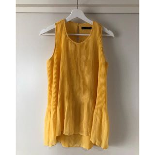 ザラ(ZARA)のプリーツタンク(タンクトップ)