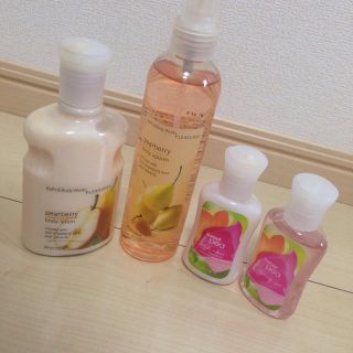 バスアンドボディーワークス(Bath & Body Works)の【送料込】新品！ボディクリームセット(ボディクリーム)