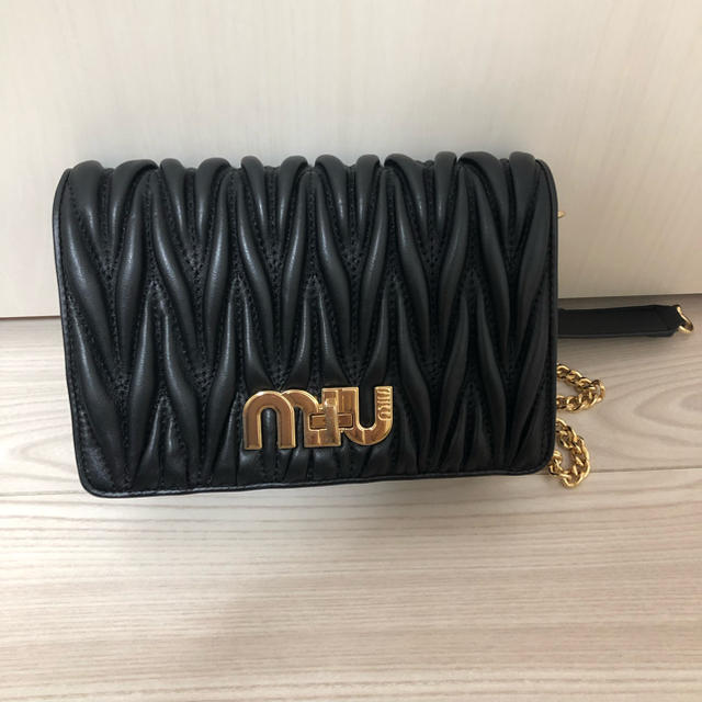miumiu(ミュウミュウ)のmiumiu ショルダーバック レディースのバッグ(ショルダーバッグ)の商品写真