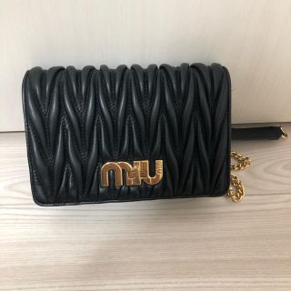 ミュウミュウ(miumiu)のmiumiu ショルダーバック(ショルダーバッグ)