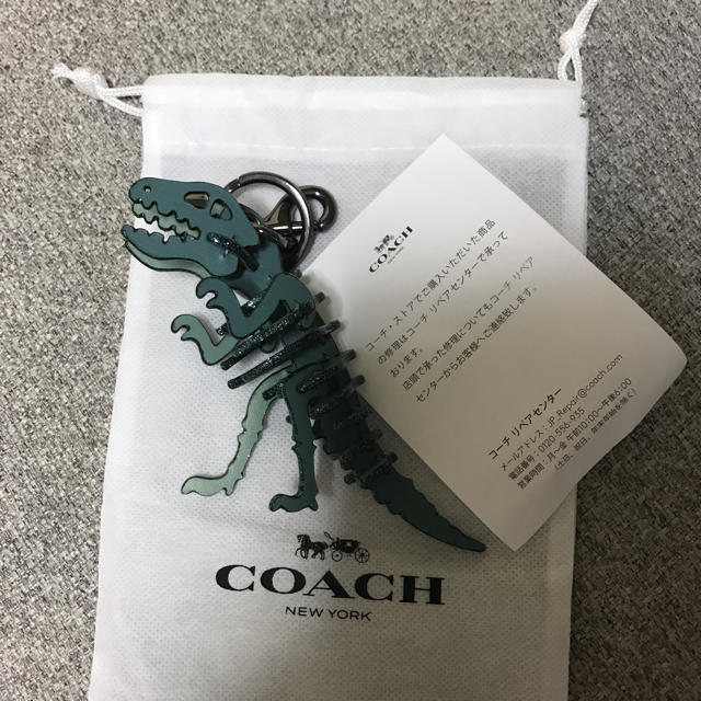 COACH(コーチ)の専用  ＣＯAＣH  コーチ  レキシーチャーム    恐竜 レディースのファッション小物(キーホルダー)の商品写真