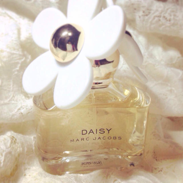 MARC JACOBS(マークジェイコブス)のMARC JACOBS DAISY コスメ/美容の香水(香水(女性用))の商品写真