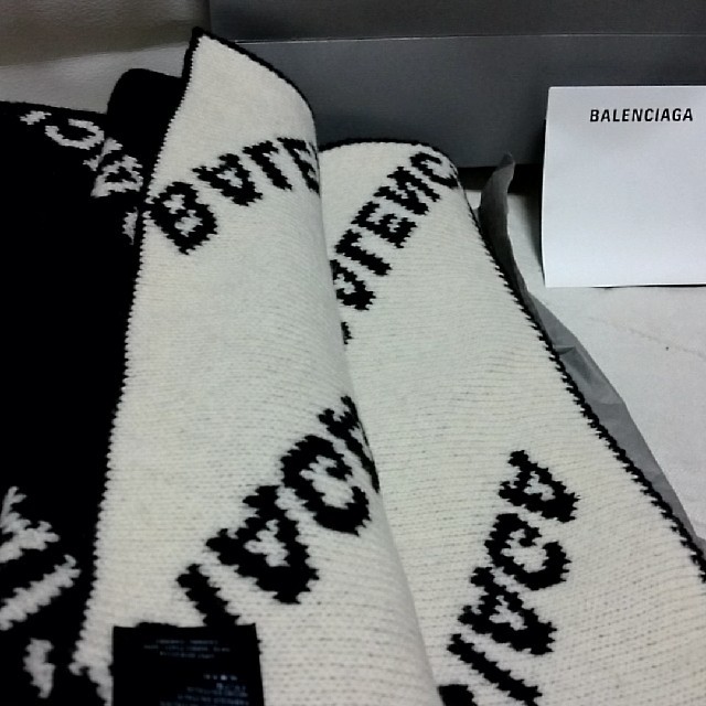 BALENCIAGA マフラー