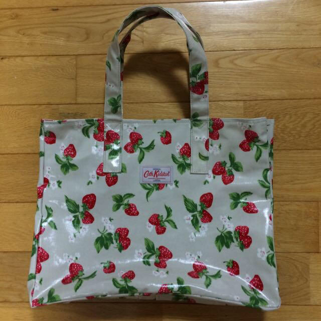 Cath Kidston(キャスキッドソン)のキャスキットソン バッグ いちご レディースのバッグ(その他)の商品写真