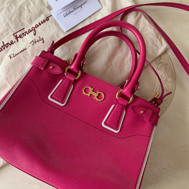 Ferragamo(フェラガモ)の♡ゆりぱ様♡専用 レディースのバッグ(ハンドバッグ)の商品写真