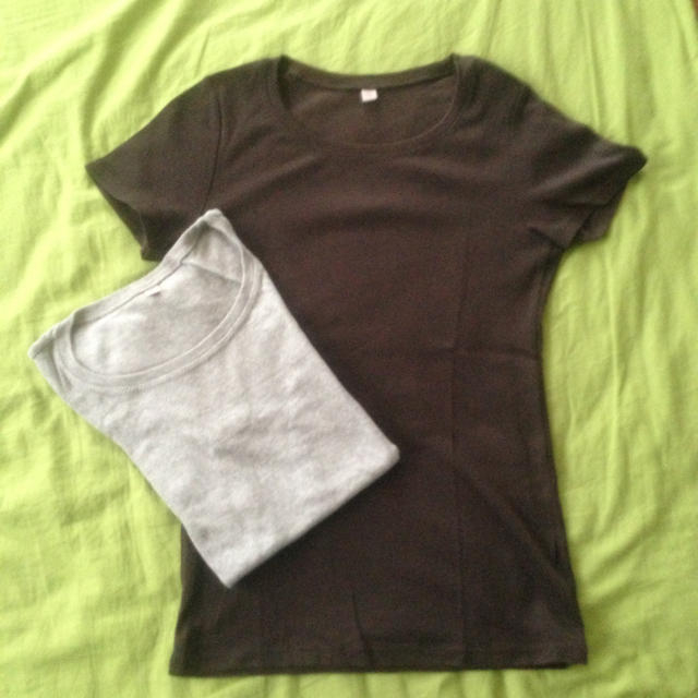 UNIQLO(ユニクロ)の買ってほしい様☆専用  ユニクロT3枚 レディースのトップス(Tシャツ(半袖/袖なし))の商品写真