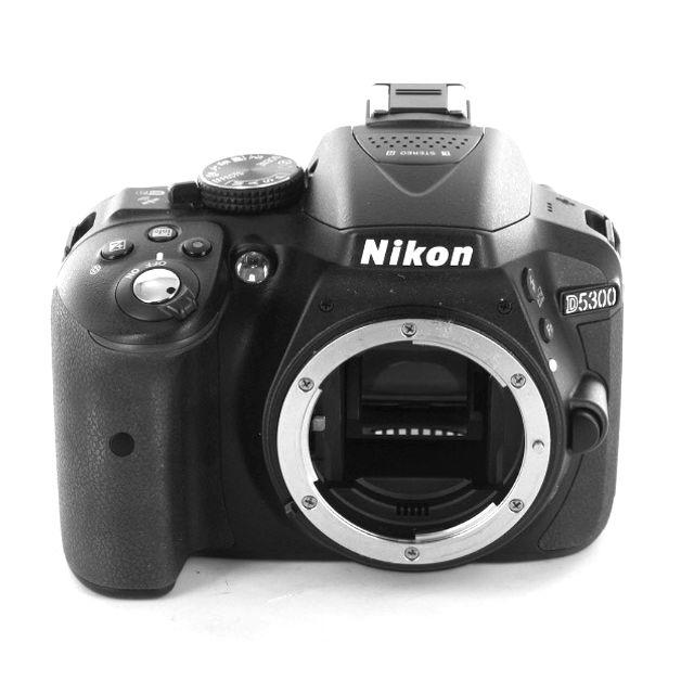 美品 ニコン nikon D5300 ボディ - デジタル一眼