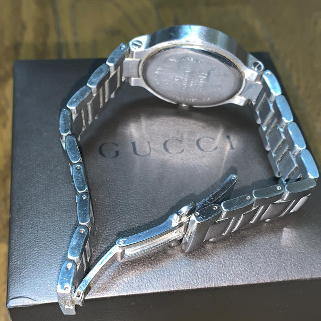 Gucci(グッチ)のGUCCI 時計 メンズ 8900M 箱なしなら500円引き メンズの時計(腕時計(アナログ))の商品写真