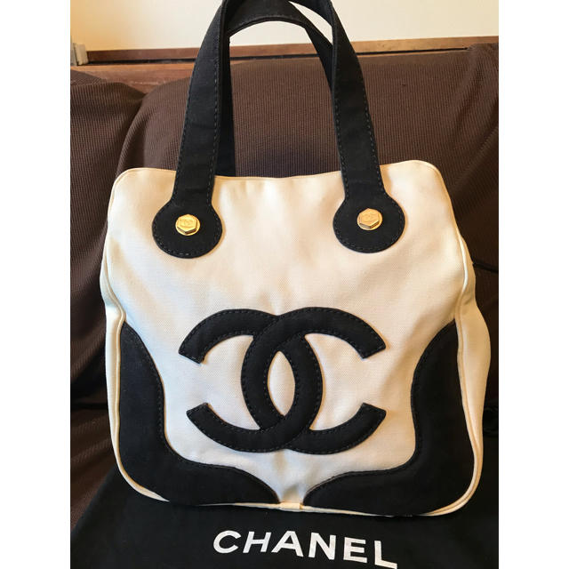 CHANEL(シャネル)の週末お値下げ！CHANEL シャネル マシュマロ キャンバス トートバッグ レディースのバッグ(トートバッグ)の商品写真