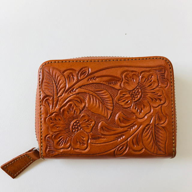 GRACE CONTINENTAL(グレースコンチネンタル)の【美品】Carving Tribes ミニウォレット レディースのファッション小物(財布)の商品写真