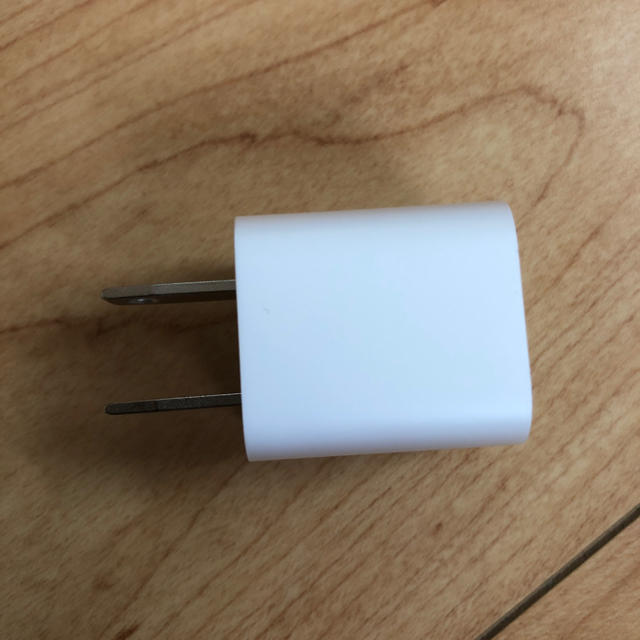 Apple(アップル)のiPhone純正アダプター スマホ/家電/カメラの生活家電(変圧器/アダプター)の商品写真