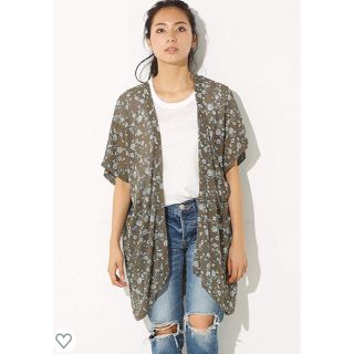 アズールバイマウジー(AZUL by moussy)の【新品同様】アズール ペイズリーフラワー柄CD  AZULE by moussy(カーディガン)