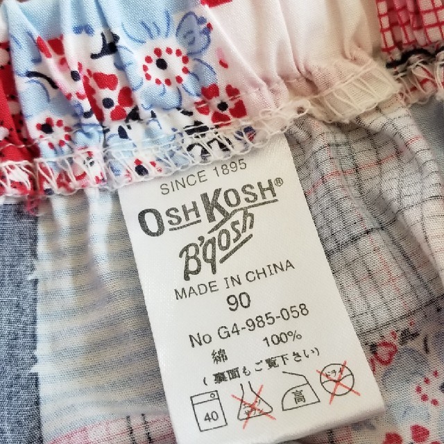 OshKosh(オシュコシュ)のりんご様専用♡オシュコシュ 花柄 チェック ブルマ2枚組 90 美品 キッズ/ベビー/マタニティのキッズ服女の子用(90cm~)(パンツ/スパッツ)の商品写真