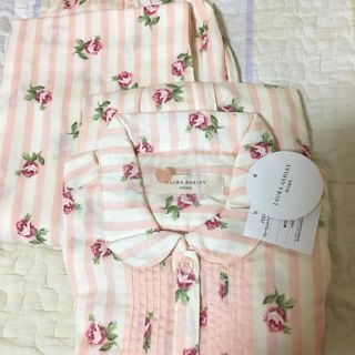 LAURA ASHLEY - ローラアシュレイパジャマ新品の通販 by