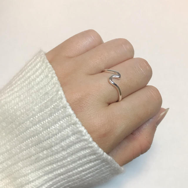 シンプル可愛い シルバーカラー ウェーブ リング♡  レディースのアクセサリー(リング(指輪))の商品写真