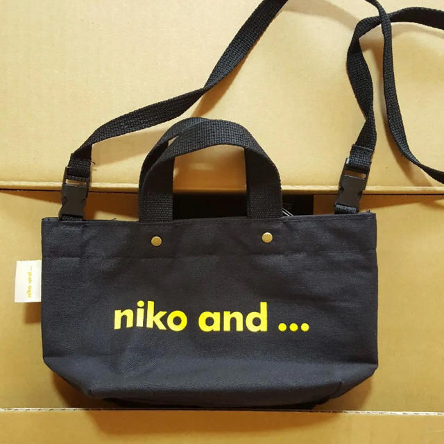 niko and...(ニコアンド)のビートルズ イエローサブマリン ニコアンド ショルダーバッグ バッグ ポーチ レディースのバッグ(ショルダーバッグ)の商品写真