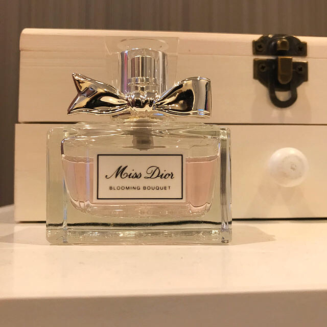 Dior(ディオール)のDior ブルーミングブーケ 30ml コスメ/美容の香水(香水(女性用))の商品写真