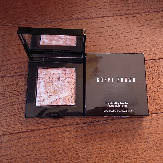 BOBBI BROWN(ボビイブラウン)のBOBBI BROWN♡ハイライティングパウダー コスメ/美容のベースメイク/化粧品(フェイスカラー)の商品写真