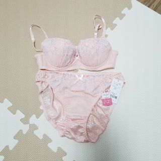 チュチュアンナ(tutuanna)の【新品未使用】ブラジャー上下セット(ブラ&ショーツセット)