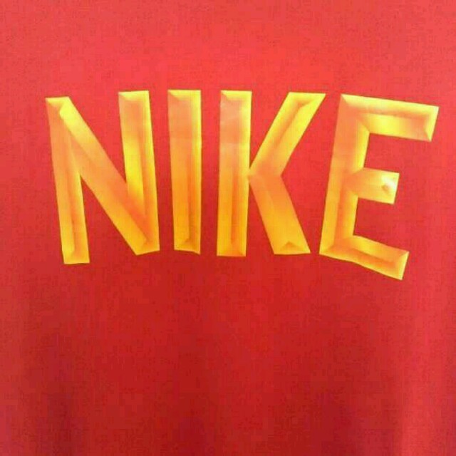 NIKE(ナイキ)のNIKE ロゴデザインTシャツ メンズのトップス(Tシャツ/カットソー(半袖/袖なし))の商品写真