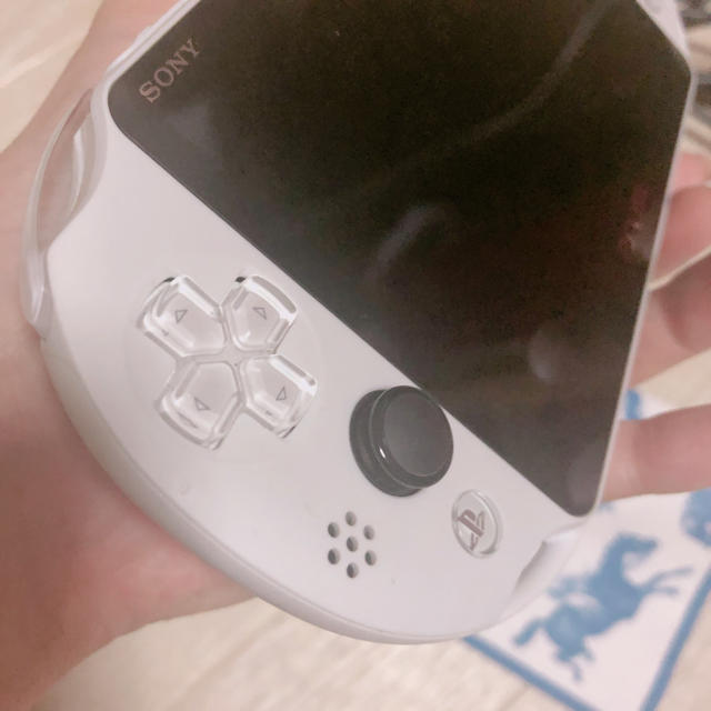 PS vita 本体 ホワイト WiFiモデル 3