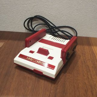 ニンテンドウ(任天堂)のNINTENDO クラシックミニ ファミリーコンピューター(家庭用ゲーム機本体)