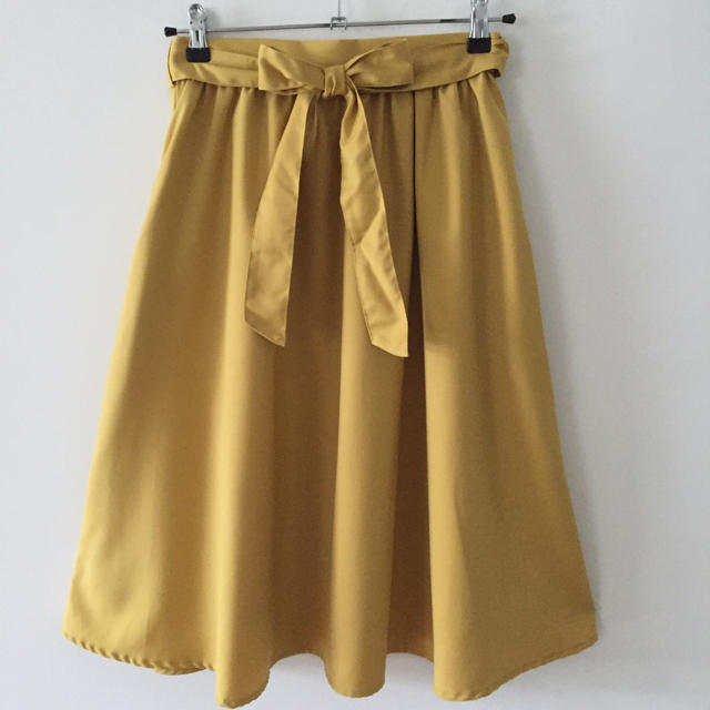 ViS(ヴィス)のViS    スカート(リボン付)  イエロー レディースのスカート(ひざ丈スカート)の商品写真