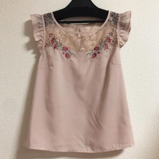 ジルバイジルスチュアート(JILL by JILLSTUART)の新品タグ付き♡レース刺繍肩フリルブラウス♡ダスティピンク(シャツ/ブラウス(半袖/袖なし))