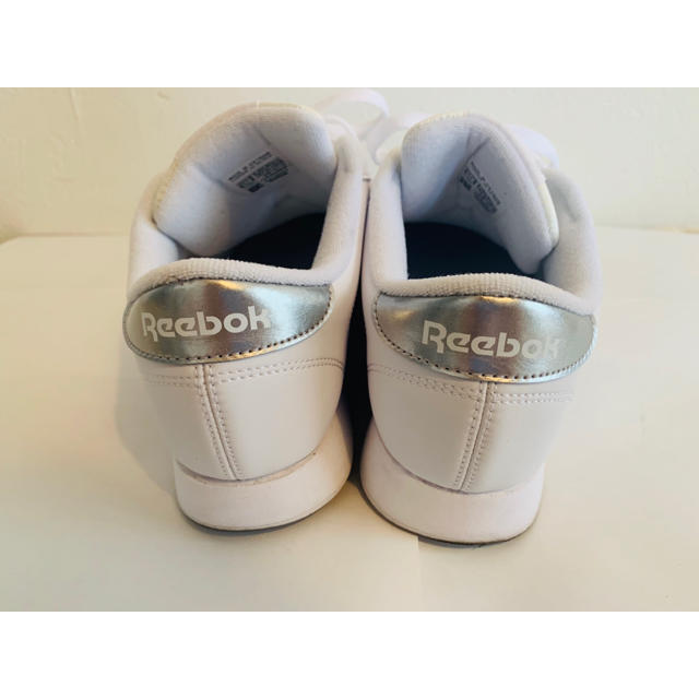 Reebok リーボック白スニーカーの通販 By Musasabi Moma S Shop リーボックならラクマ