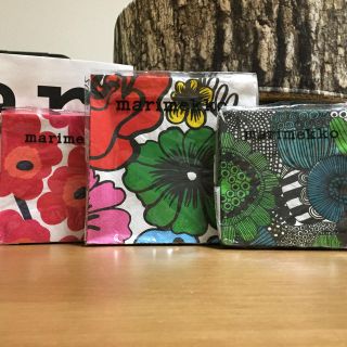 マリメッコ(marimekko)の【送料無料】フィンランドで購入 marimekkoペーパーナフキン(収納/キッチン雑貨)