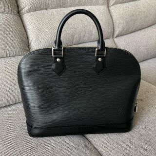 ルイヴィトン(LOUIS VUITTON)のルイ・ヴィトン♡エピバッグ(ハンドバッグ)