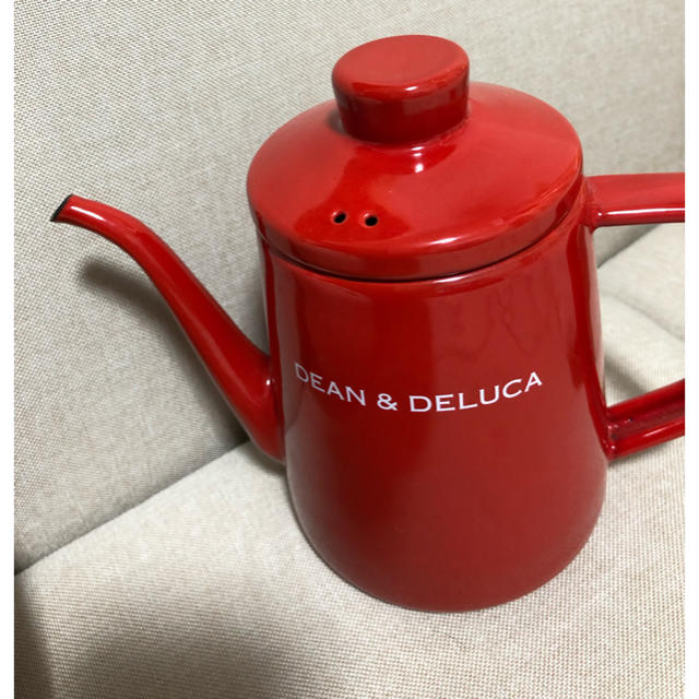 DEAN & DELUCA(ディーンアンドデルーカ)のDEAN&DELUCA ホーローケトル レッド1L  連休中値下げ インテリア/住まい/日用品のキッチン/食器(調理道具/製菓道具)の商品写真