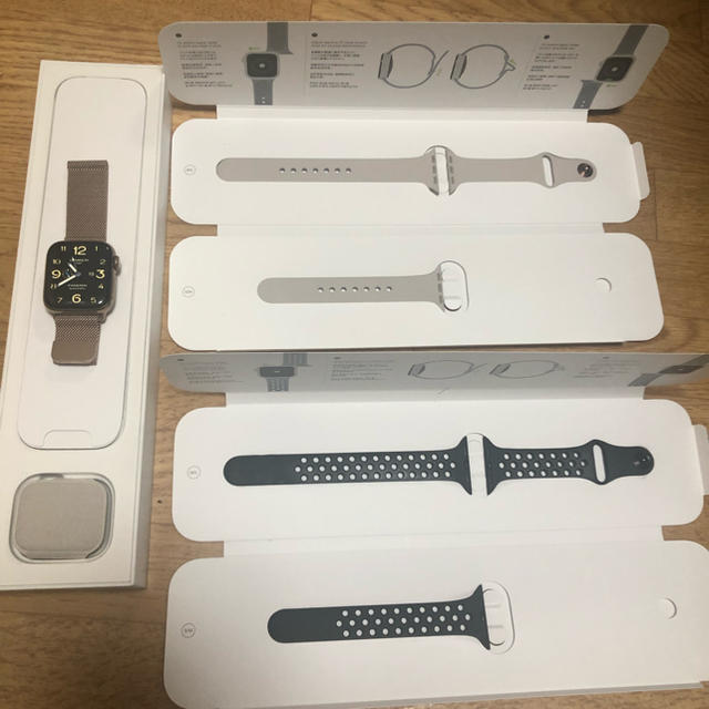 Apple Watch(アップルウォッチ)のApple Watch series4 40mm ゴールド ステンレス  スマホ/家電/カメラのスマホ/家電/カメラ その他(その他)の商品写真