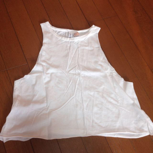 H&M(エイチアンドエム)の白タンク こん様専用 レディースのトップス(Tシャツ(半袖/袖なし))の商品写真
