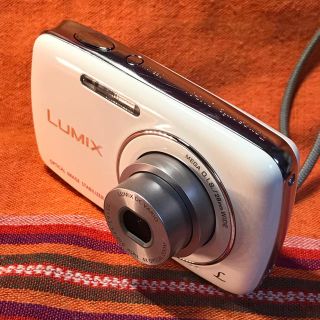 パナソニック(Panasonic)のlumix DMC-S1  1210万画素 4倍ズーム 4GB SDカード付き(コンパクトデジタルカメラ)