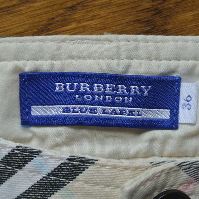 BURBERRY BLUE LABEL(バーバリーブルーレーベル)のishiishop様専用です！バーバリー ブルー レーベル 七分丈 パンツ レディースのパンツ(クロップドパンツ)の商品写真