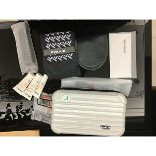 リモワ(RIMOWA)のEVA航空ファーストクラス限定 リモワポーチ パールホワイト アメニティ完備品(旅行用品)