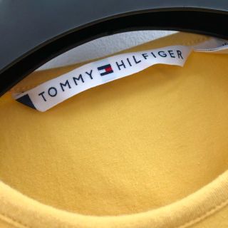 トミーヒルフィガー(TOMMY HILFIGER)の美品 TOMMY HILFIGER トップス 黄色(カットソー(長袖/七分))