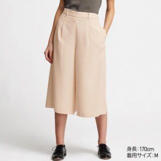 ユニクロ(UNIQLO)の【未使用タグ付き】ドレープワイドクロップドパンツ(クロップドパンツ)