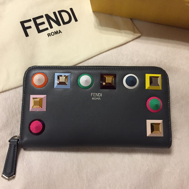 【新品未使用】 FENDI レインボースタッズ 長財布 | フリマアプリ ラクマ