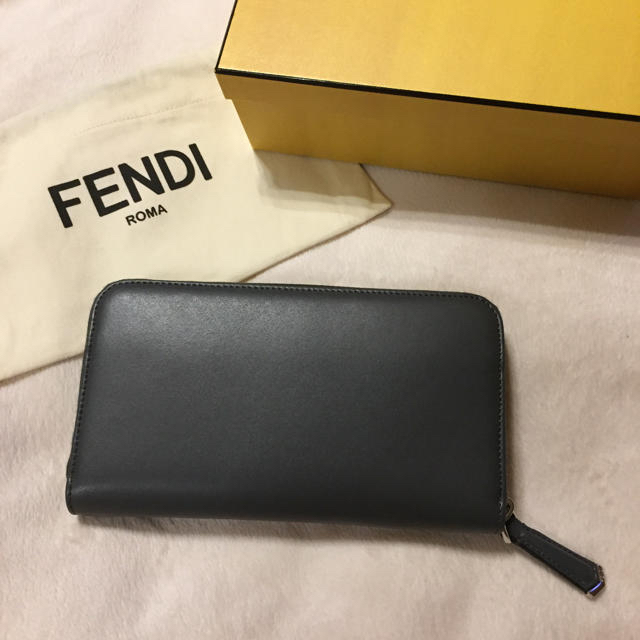 【新品未使用】 FENDI レインボースタッズ 長財布