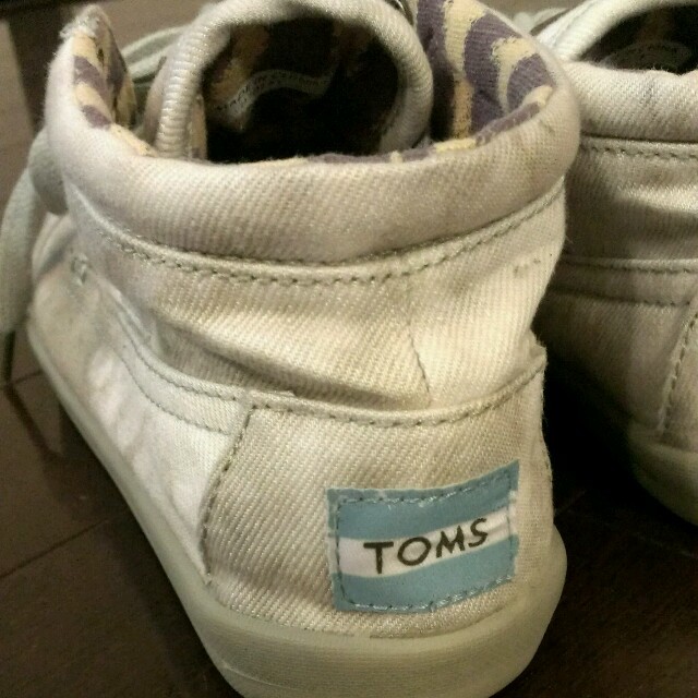 TOMS(トムズ)のtoms スニーカー　5.5 トムズ レディースの靴/シューズ(スニーカー)の商品写真