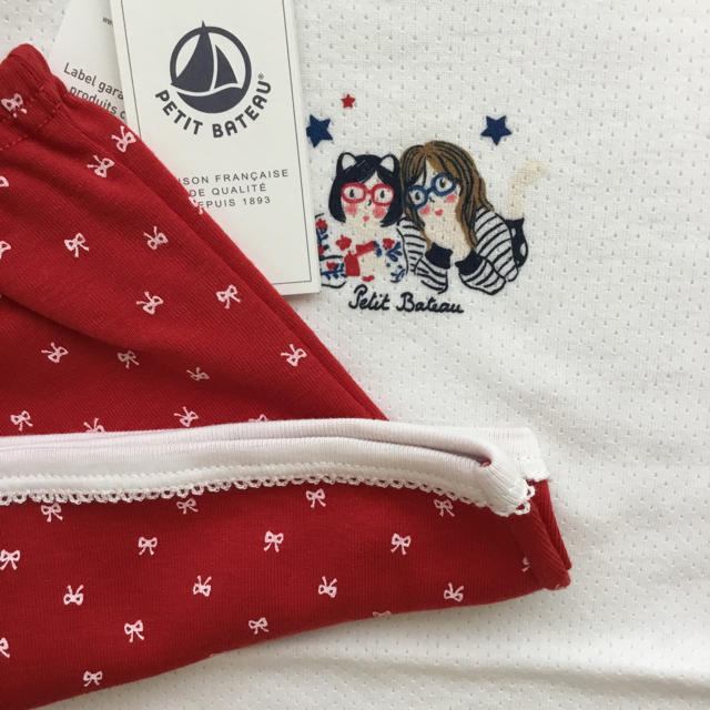 PETIT BATEAU(プチバトー)の【新品】プチバトー 5ans 半袖プリントパジャマ キッズ/ベビー/マタニティのキッズ服女の子用(90cm~)(パジャマ)の商品写真