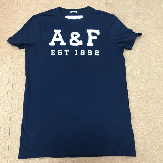 Abercrombie&Fitch(アバクロンビーアンドフィッチ)のAbercrombie&Fitch   Tシャツ  紺色 Sサイズ ユニセックス レディースのトップス(Tシャツ(半袖/袖なし))の商品写真